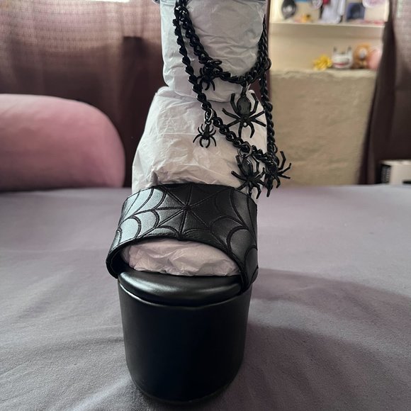 Creepy Crawler Platform Heels - Picture 6 of 7